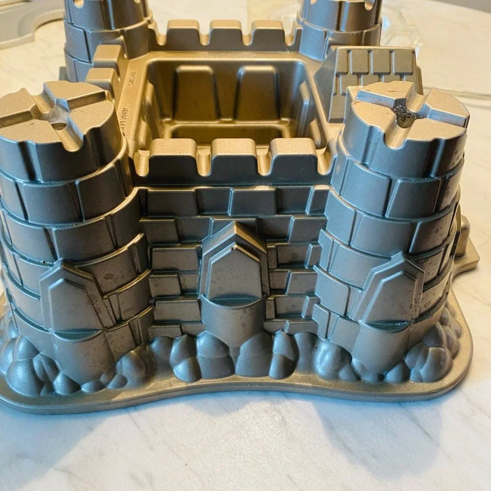Nordic Ware Cast Aluminum Castle Bundt‎ Cake Baking Pan USA 10 cup Nonstick